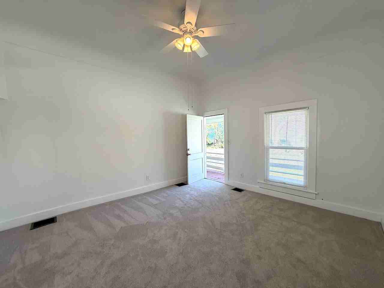 12 Long St - Photo 7 of 28