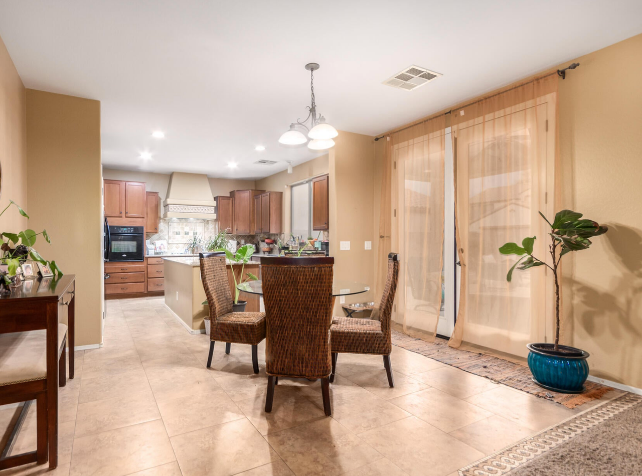 1825 S Rockwell St - Photo 4 of 10