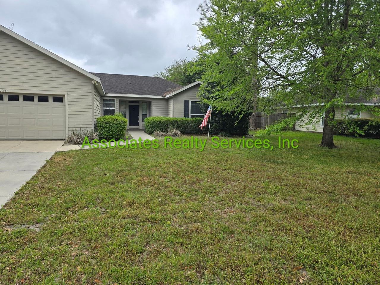 7321 Nw 117th Ln - Photo 2 of 12