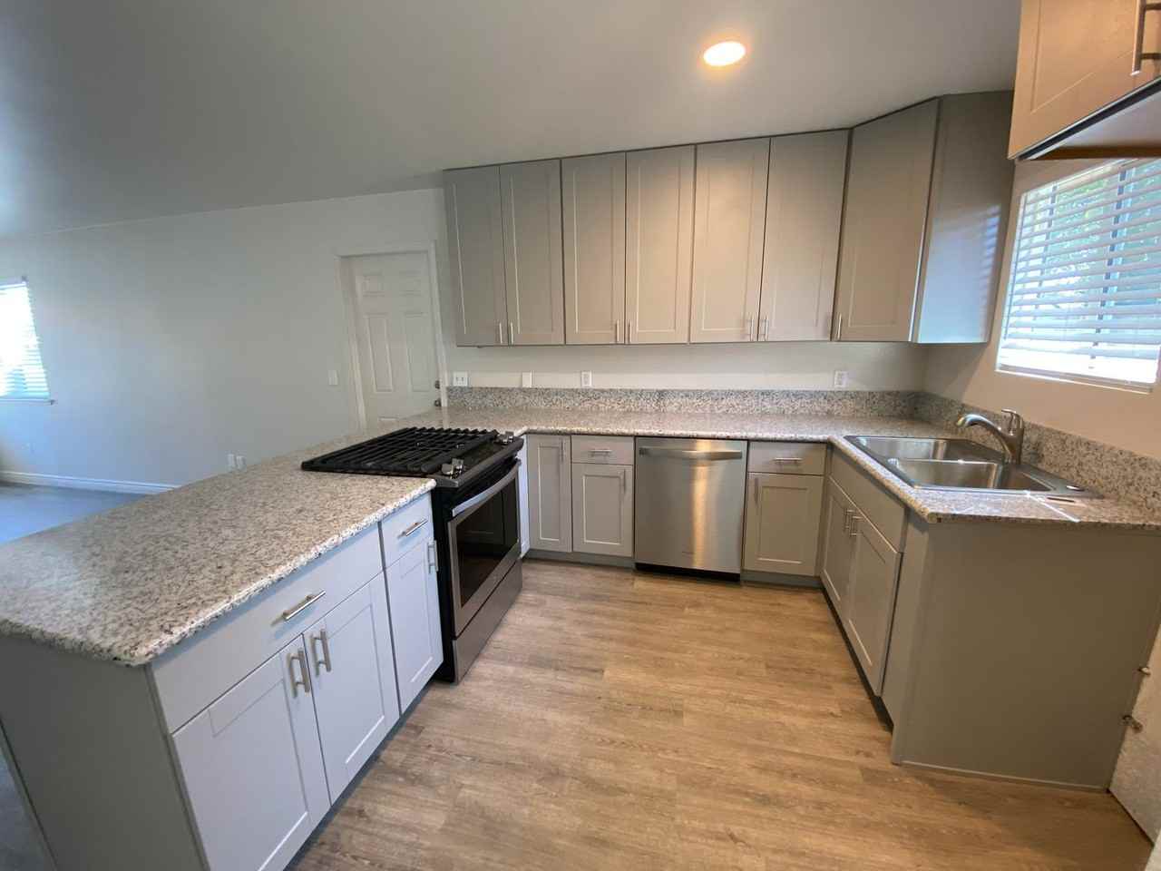 5716 W Robinwood Ave - Photo 3 of 15