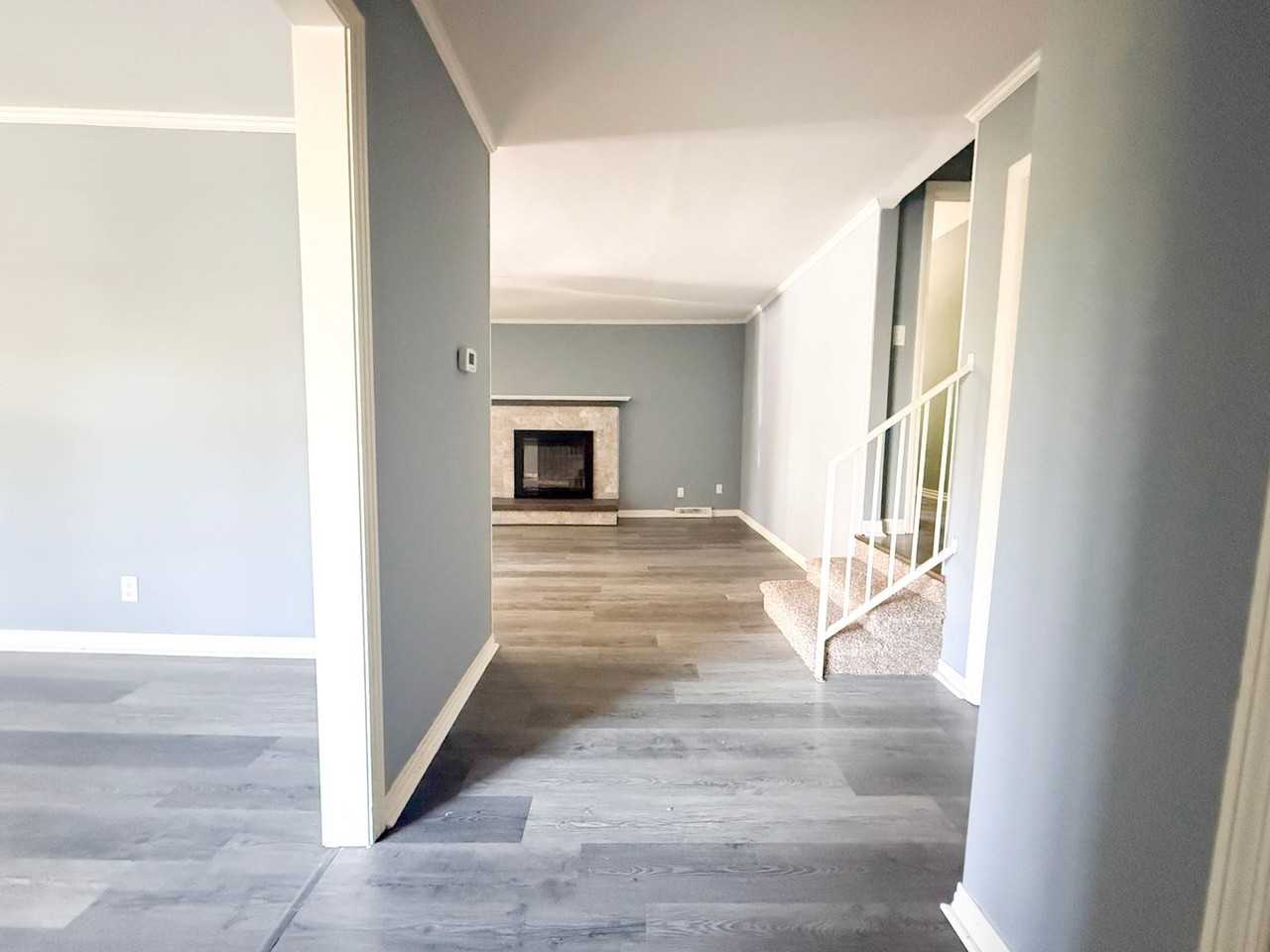 975 Melrose Dr - Photo 2 of 32