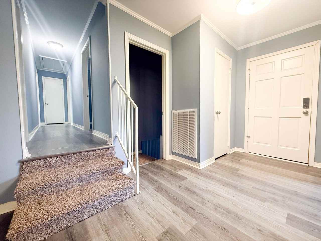 975 Melrose Dr - Photo 3 of 32