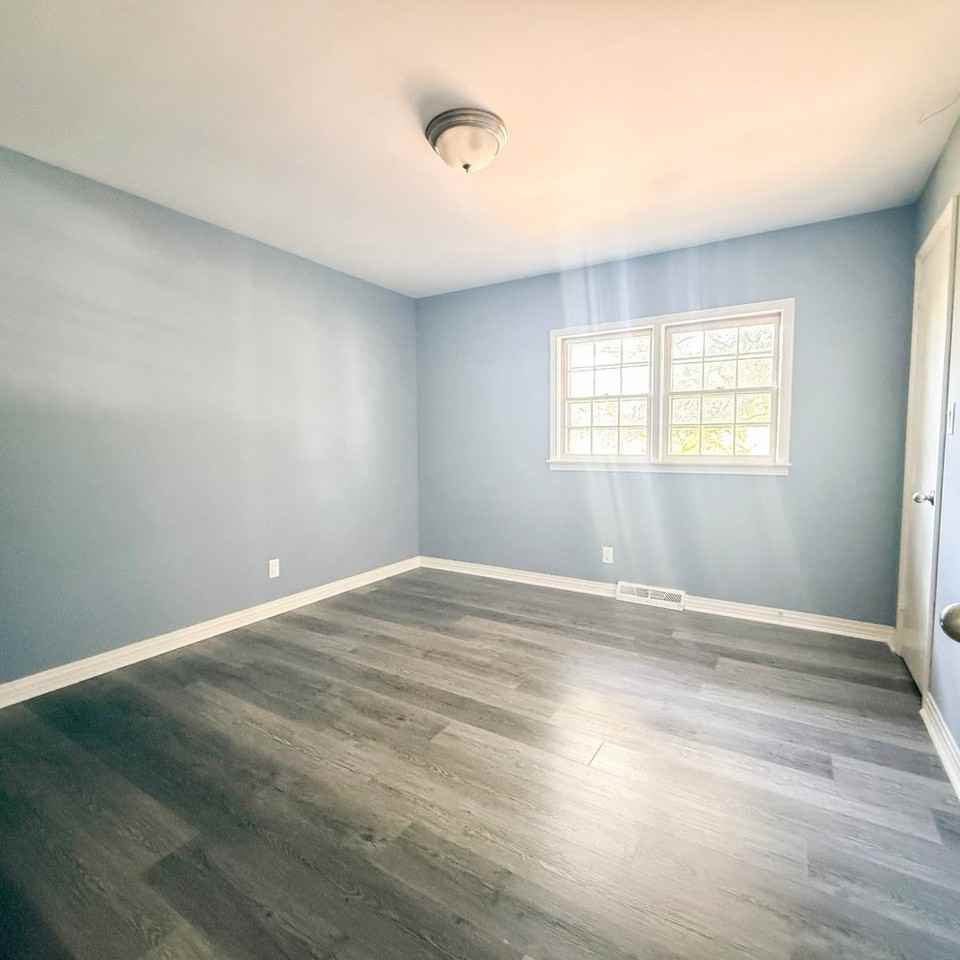 975 Melrose Dr - Photo 5 of 32