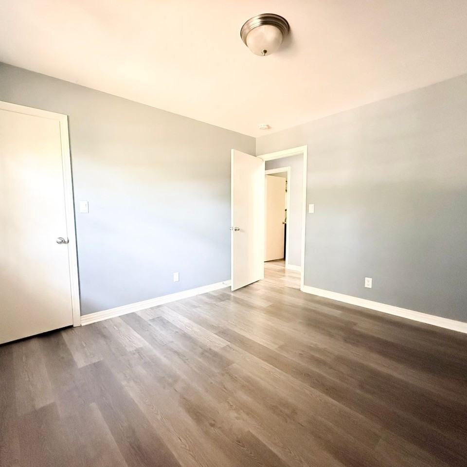 975 Melrose Dr - Photo 6 of 32