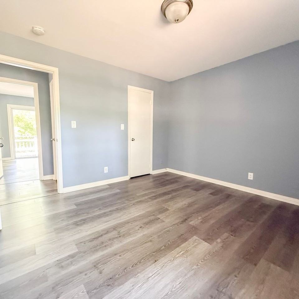 975 Melrose Dr - Photo 7 of 32