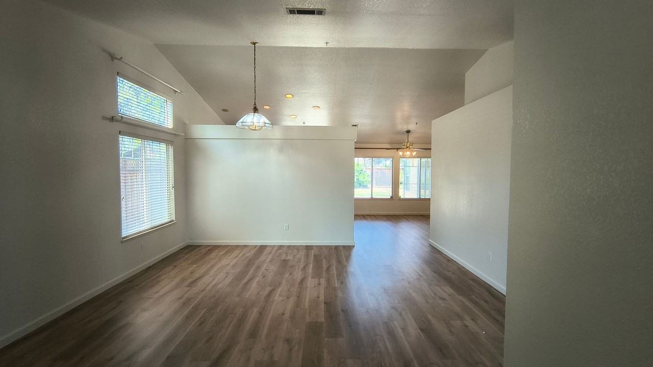 6968 Sunridge Dr - Photo 3 of 46