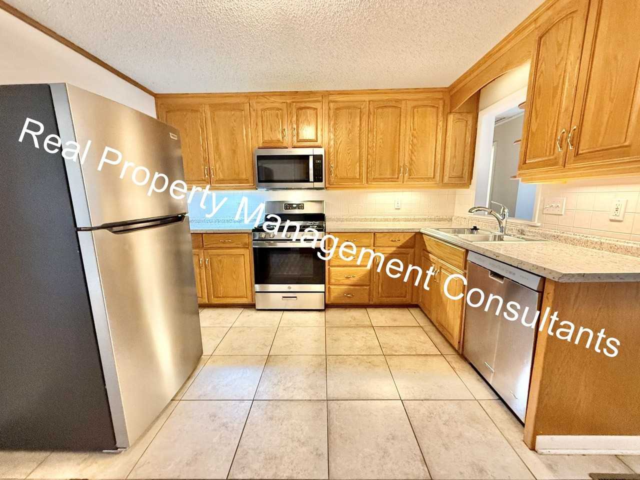 7512 Newton St - Photo 7 of 24