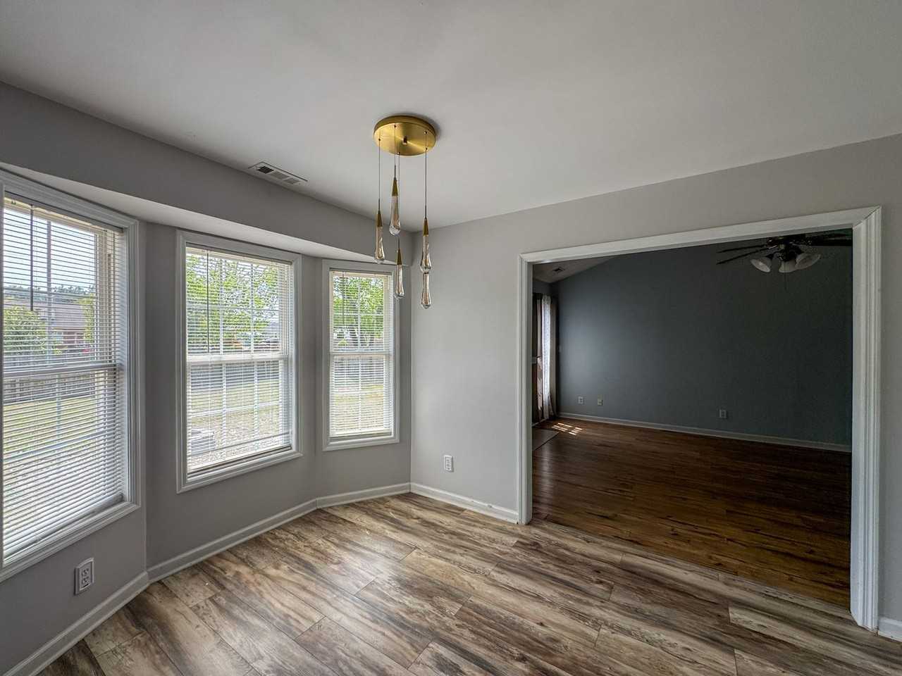 1433 Middlesbrough Dr - Photo 4 of 23