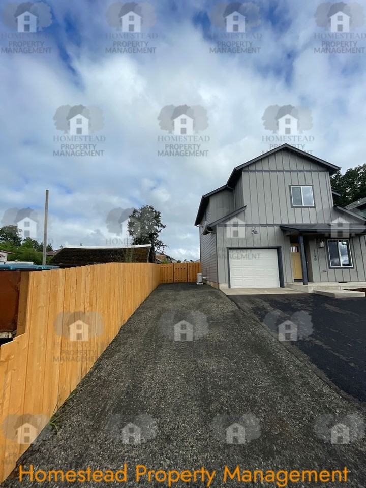 1190 Sw Oakdale Ave - Photo 3 of 43