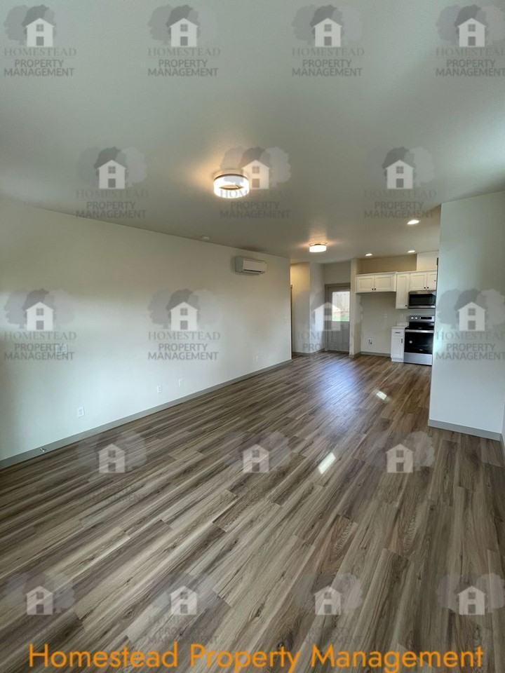 1190 Sw Oakdale Ave - Photo 7 of 43