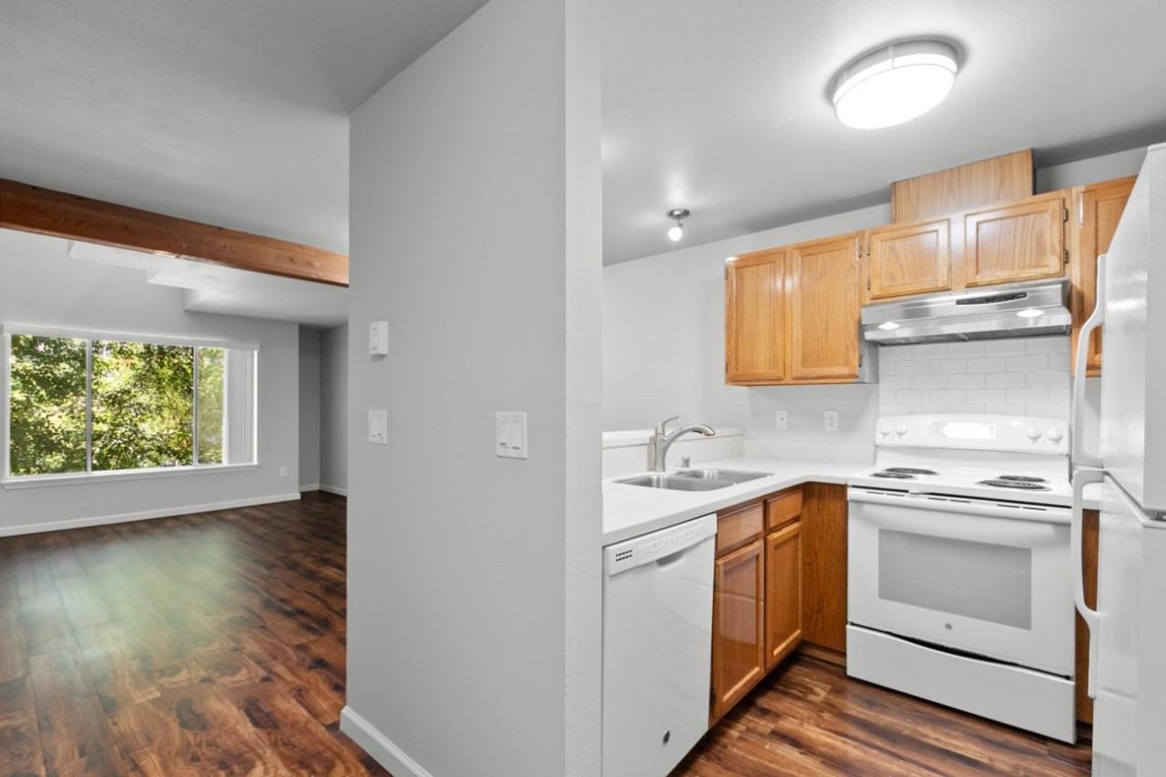1455 E Harrison St - Photo 4 of 24