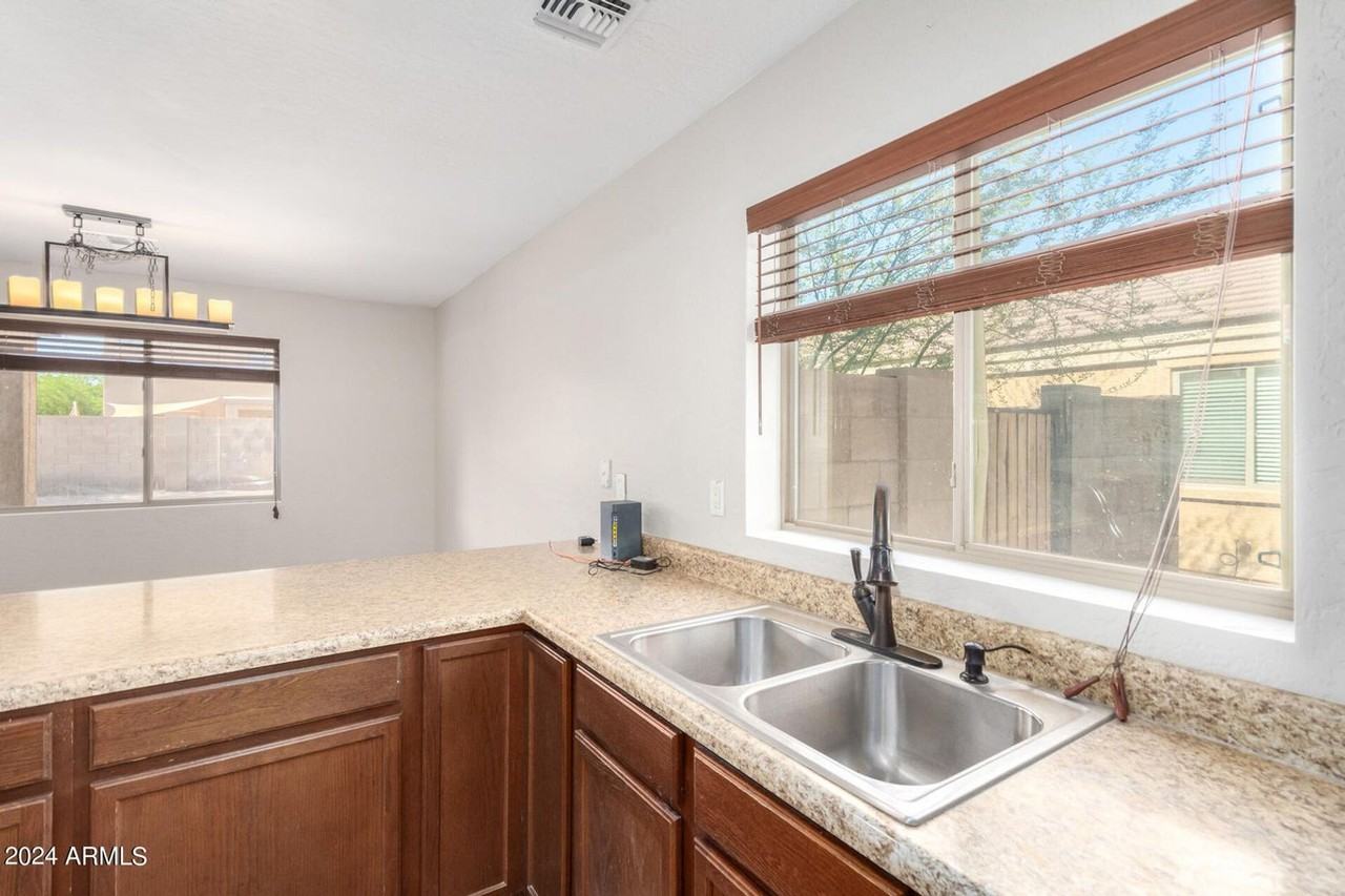 23690 W Bowker St - Photo 7 of 28