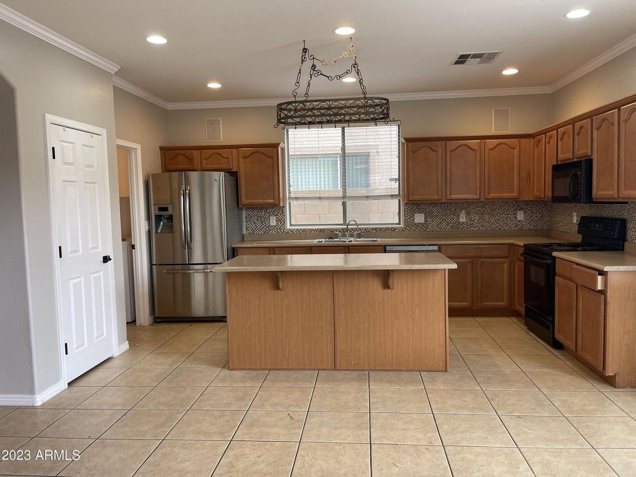 3117 S Southwind Dr - Photo 2 of 35