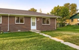 featured image of 858 858 & 868 W Prentice Pl