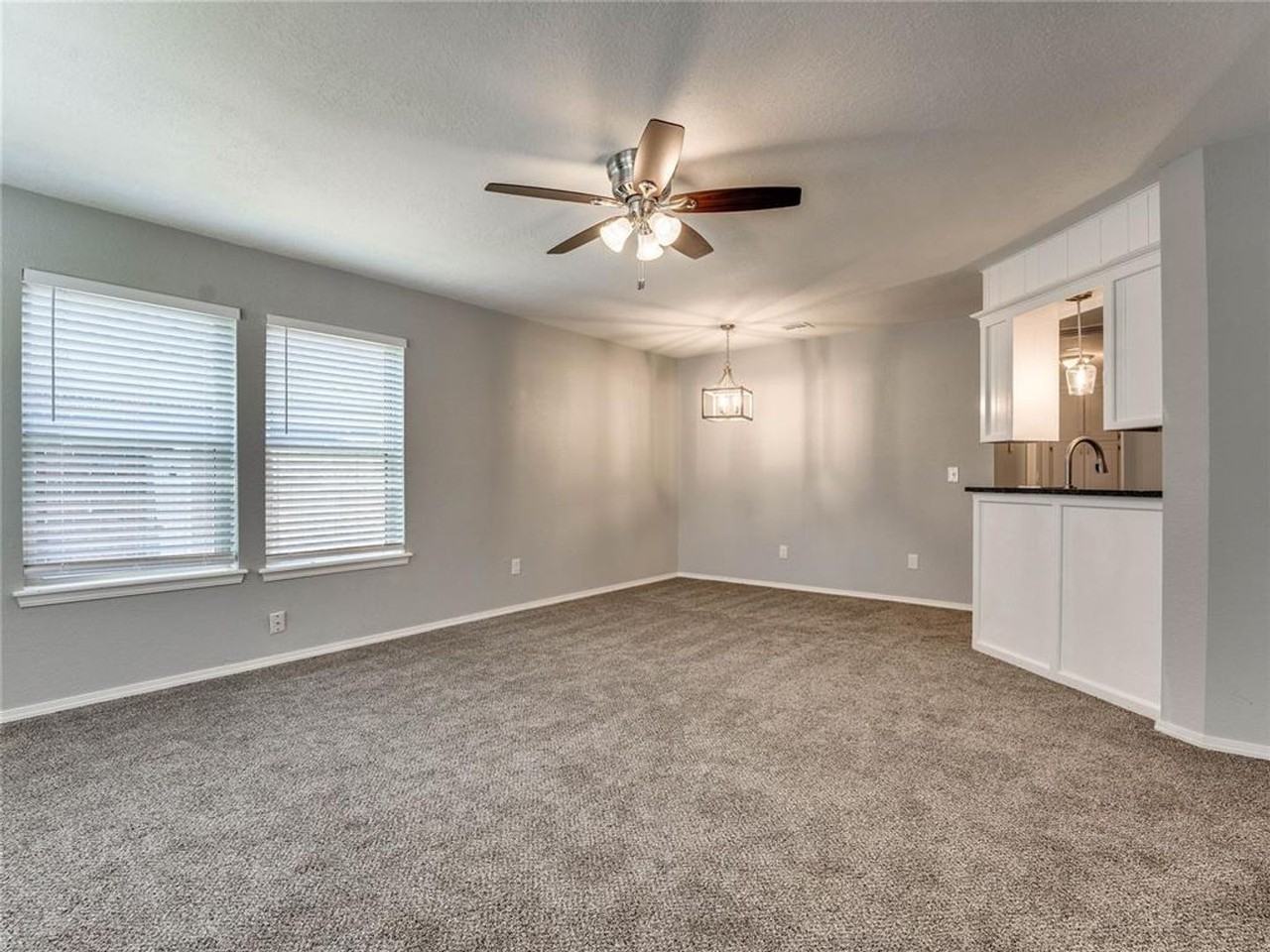 220 23rd Ave Ne - Photo 3 of 11