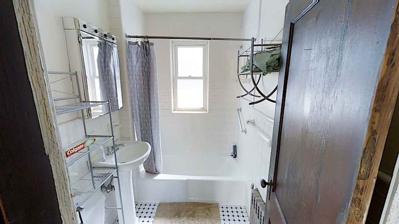 243 Summer St - Photo 5 of 8