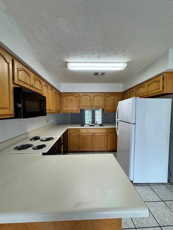 1967 Rosie St - Photo 2 of 11