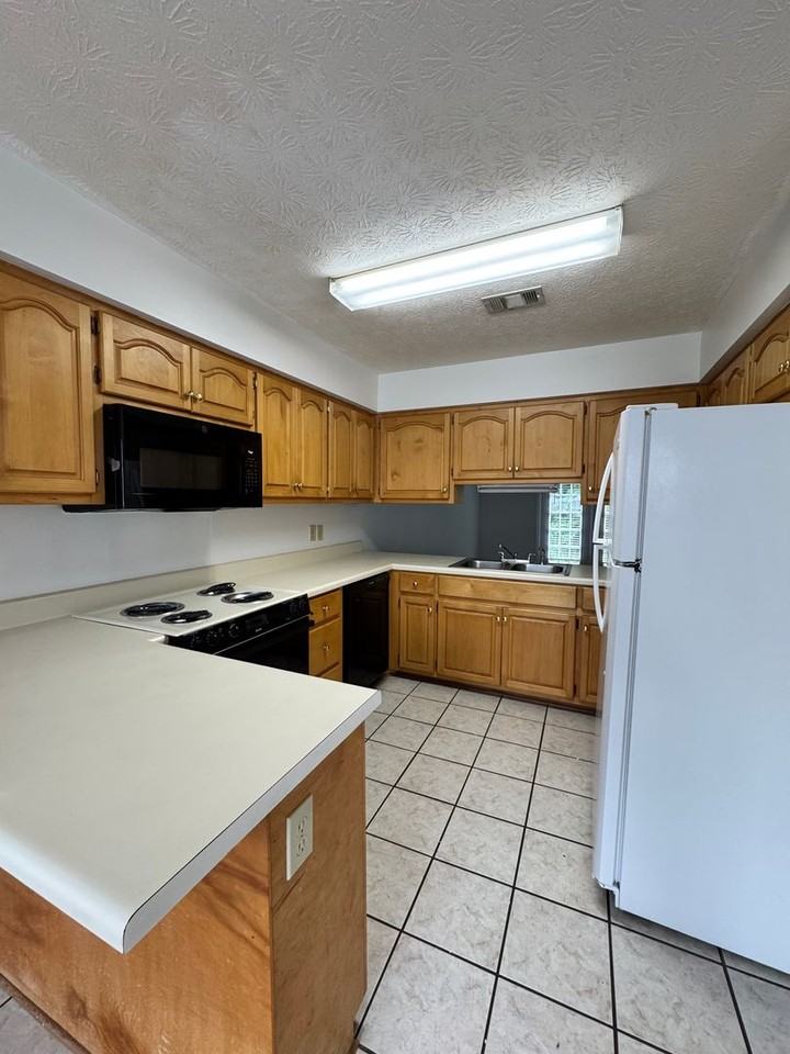 1967 Rosie St - Photo 3 of 11