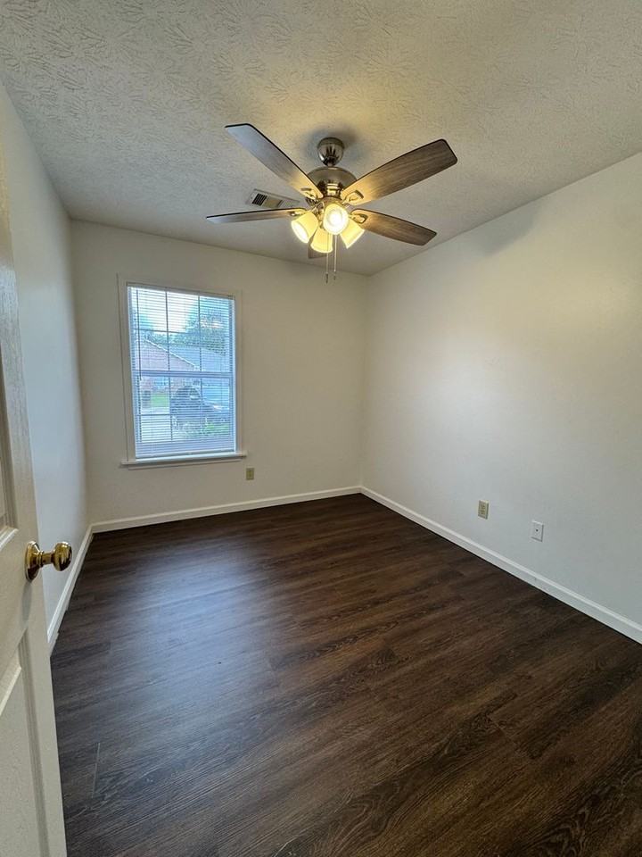 1967 Rosie St - Photo 6 of 11