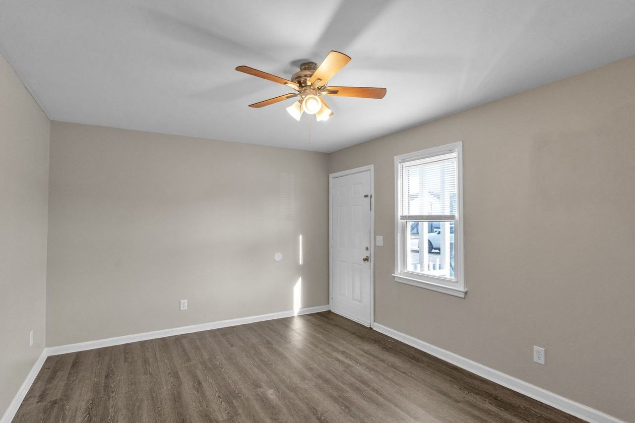 128 Calvin Ct #128B - Photo 3 of 11