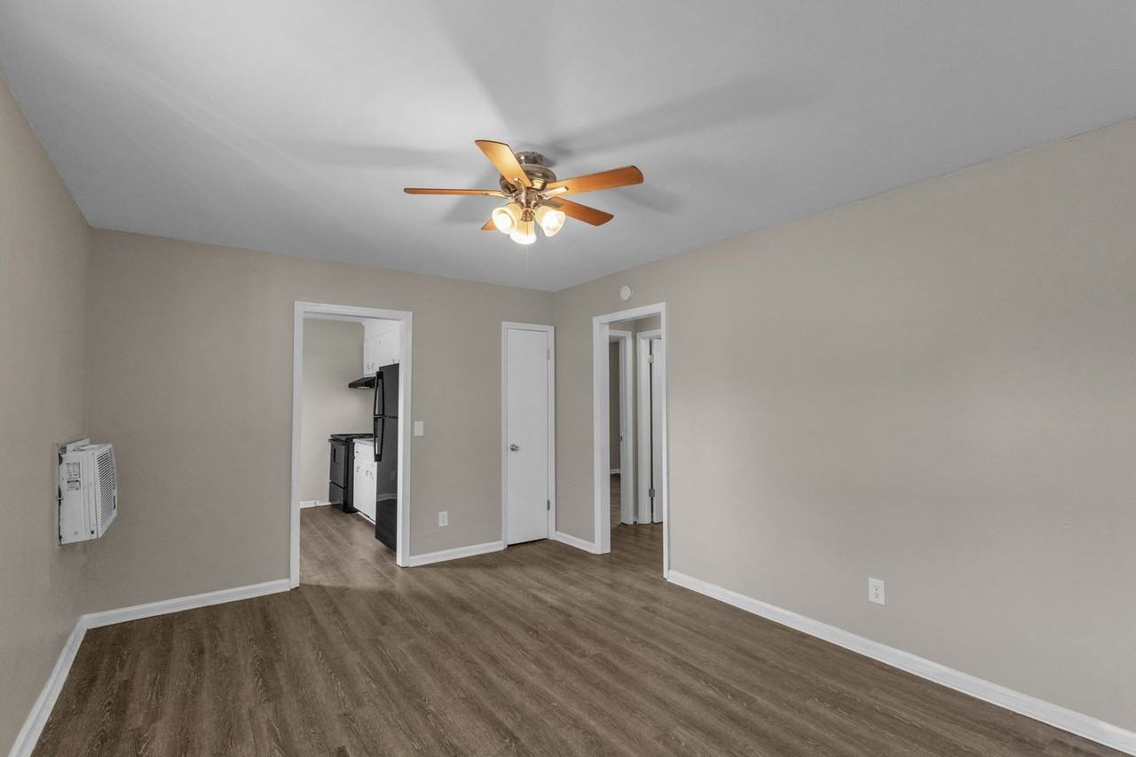 128 Calvin Ct #128B - Photo 5 of 11