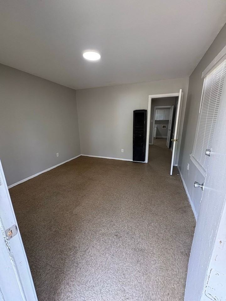 1463 Boxwood St - Photo 2 of 6