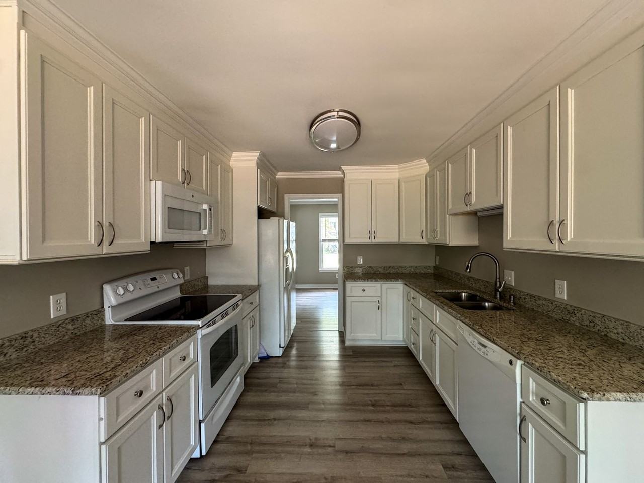 7118 Rockridge Ln - Photo 6 of 21