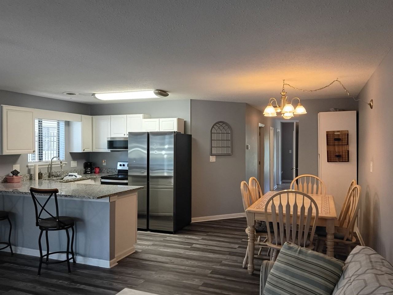 1870 Auburn Ln - Photo 7 of 19