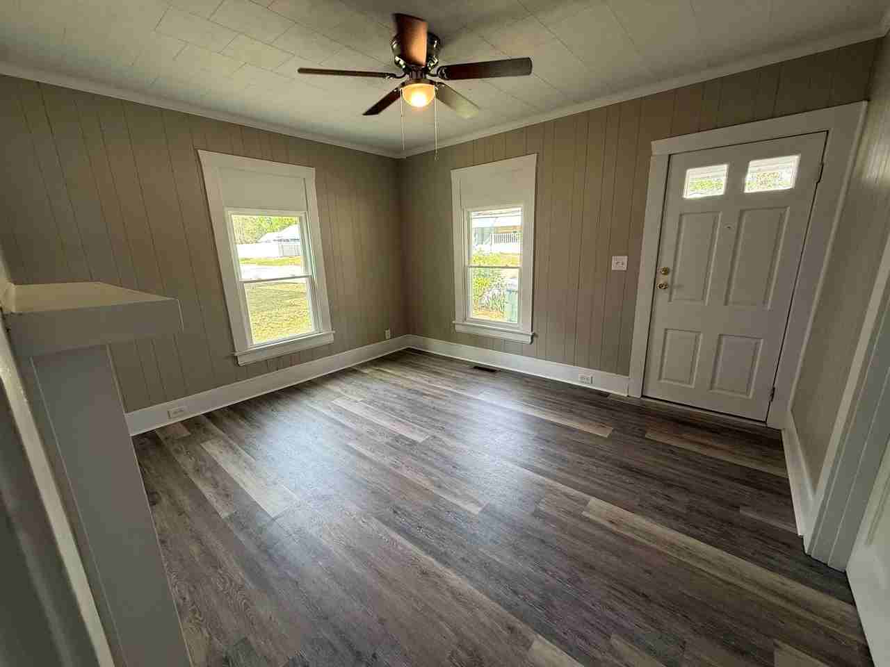 708 Woodrow St S - Photo 2 of 9