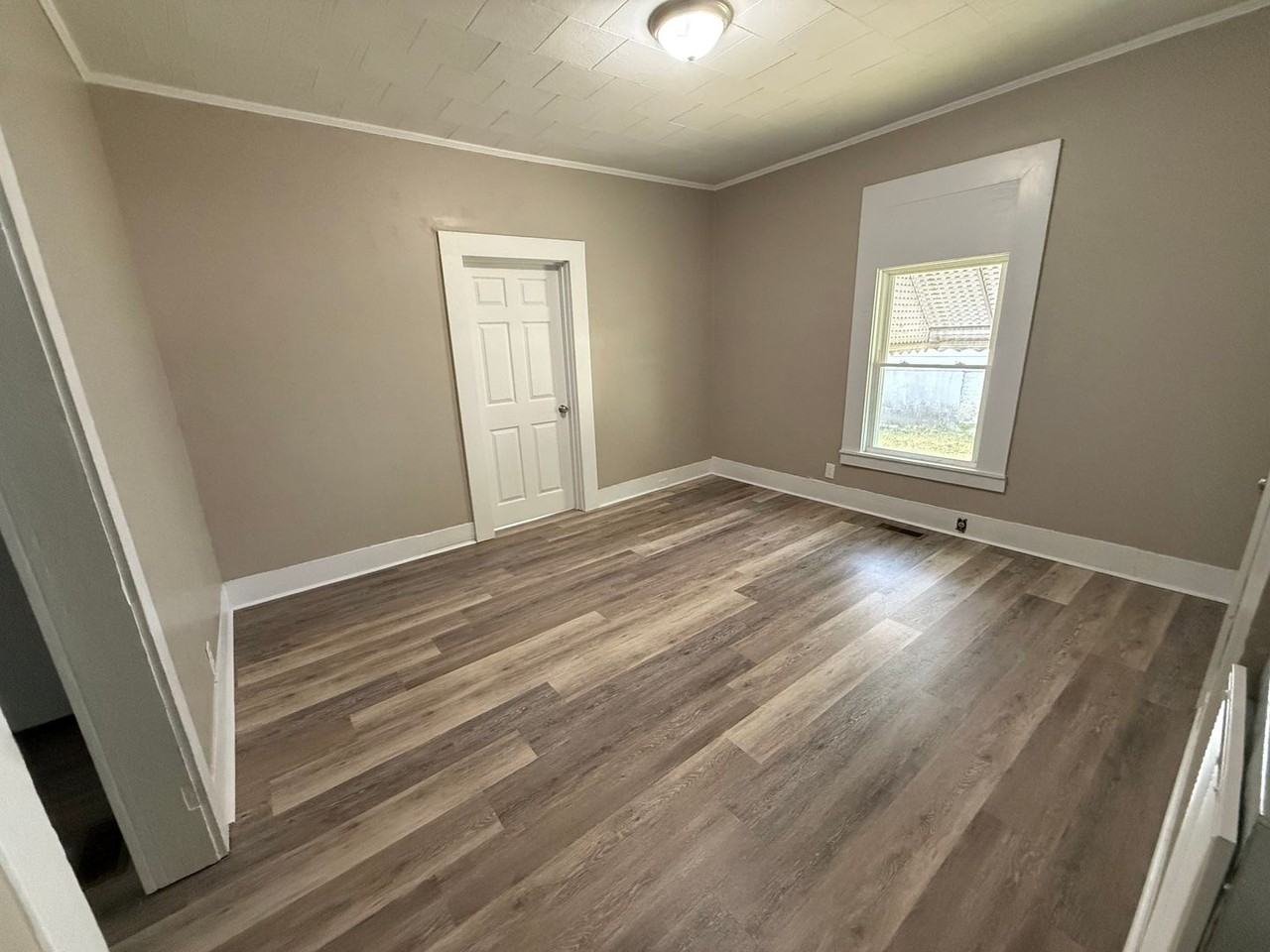 708 Woodrow St S - Photo 3 of 9