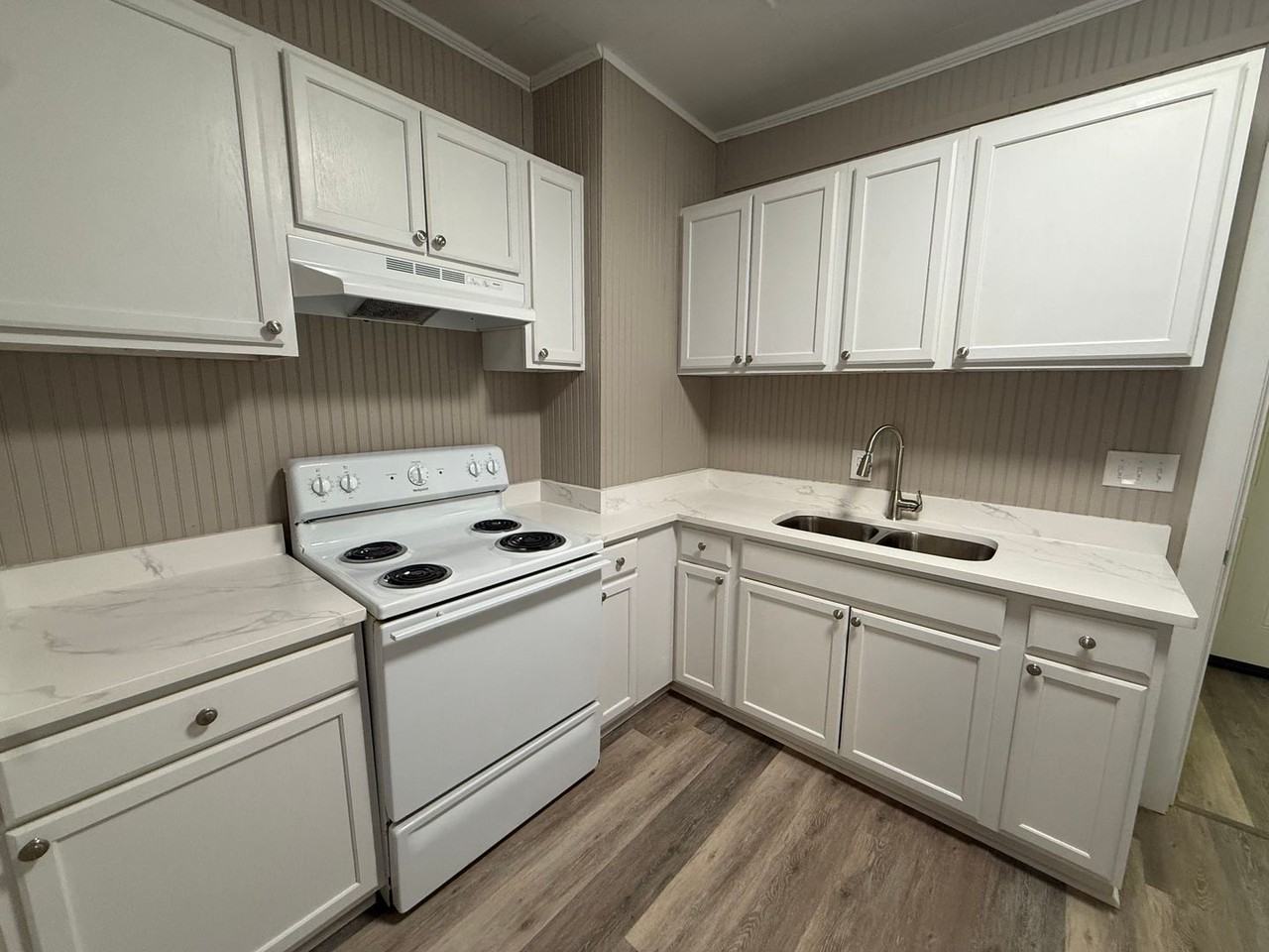 708 Woodrow St S - Photo 4 of 9