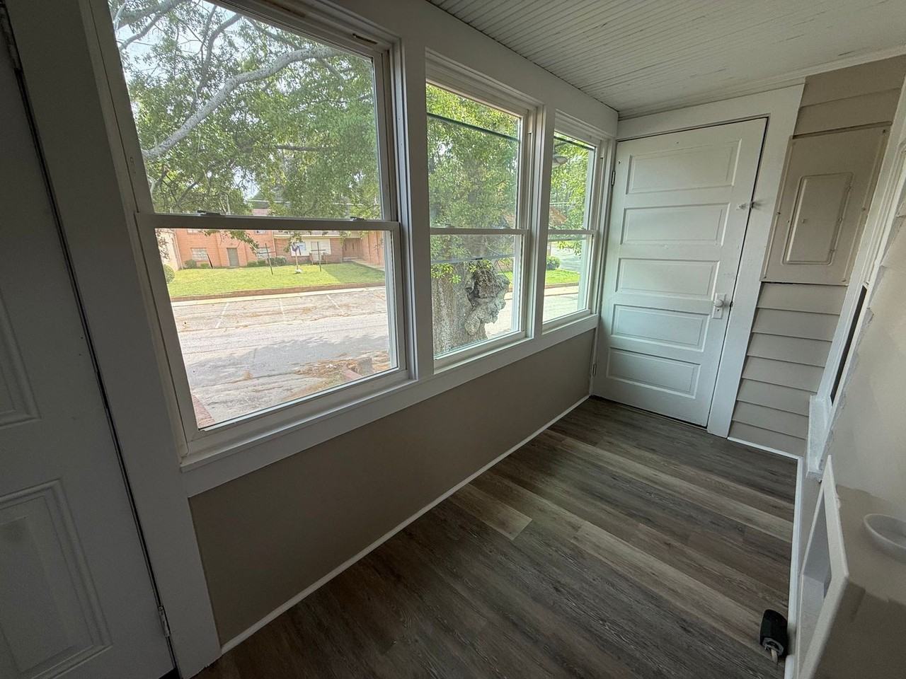 708 Woodrow St S - Photo 7 of 9