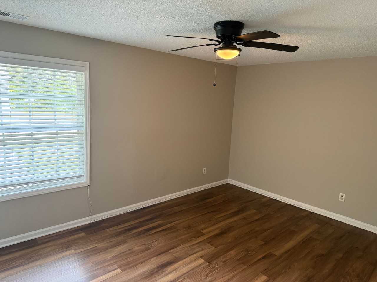 530 Walter St - Photo 3 of 9