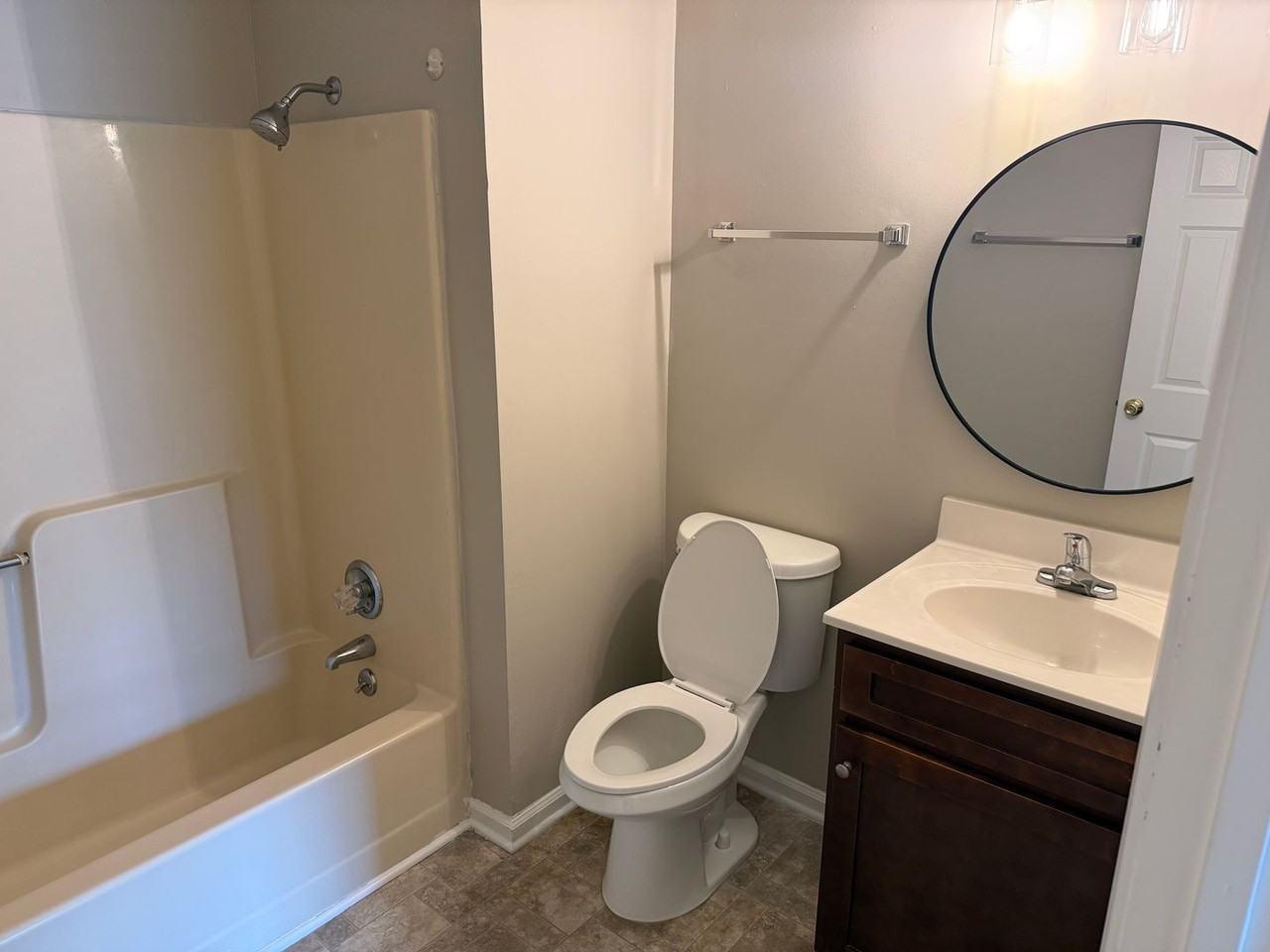 530 Walter St - Photo 7 of 9