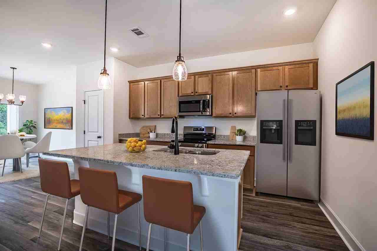 252 Weathersby St - Photo 2 of 13