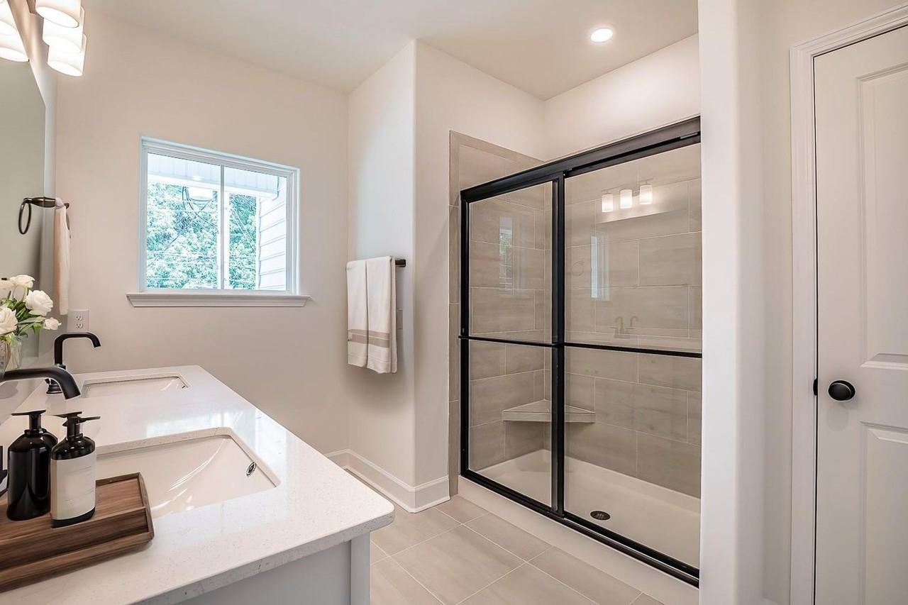 246 Weathersby St - Photo 3 of 11