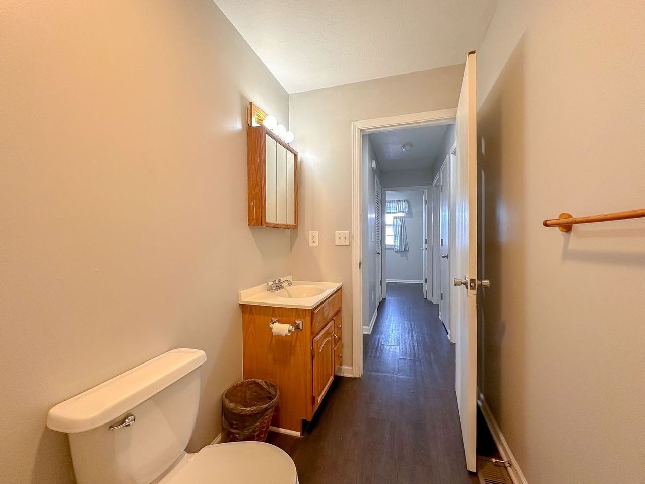 1326 S Elizabeth St - Photo 4 of 21