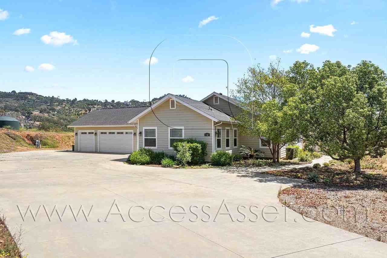 8729 Clearwater Rd - Photo 2 of 40