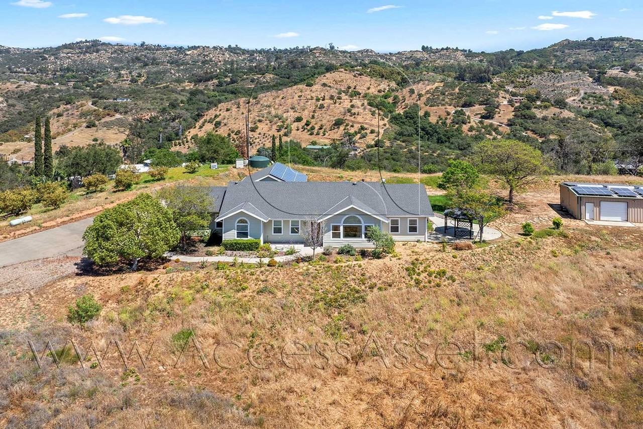 8729 Clearwater Rd - Photo 5 of 40