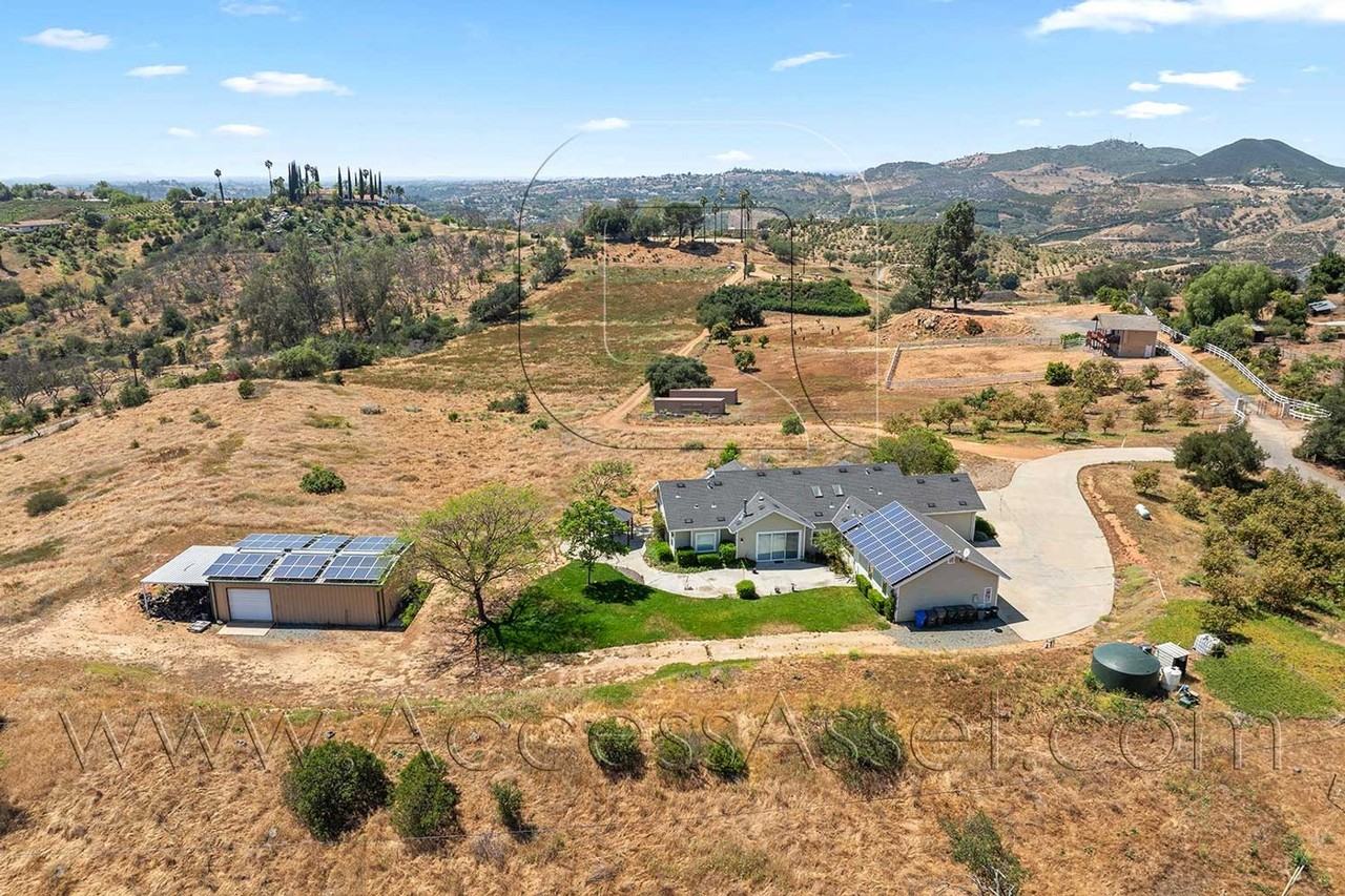 8729 Clearwater Rd - Photo 7 of 40