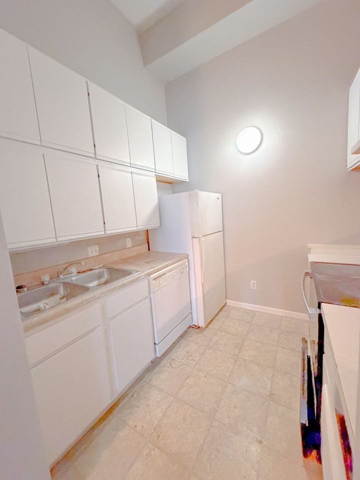 Mason School Apartments - Photo 4 of 43