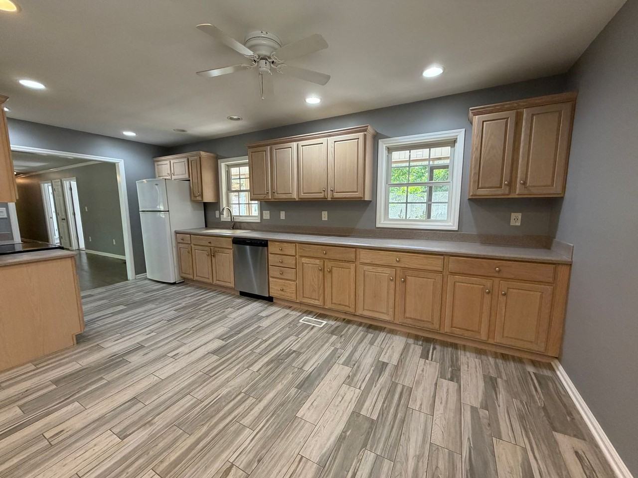 100 Gaines Ct - Photo 3 of 16