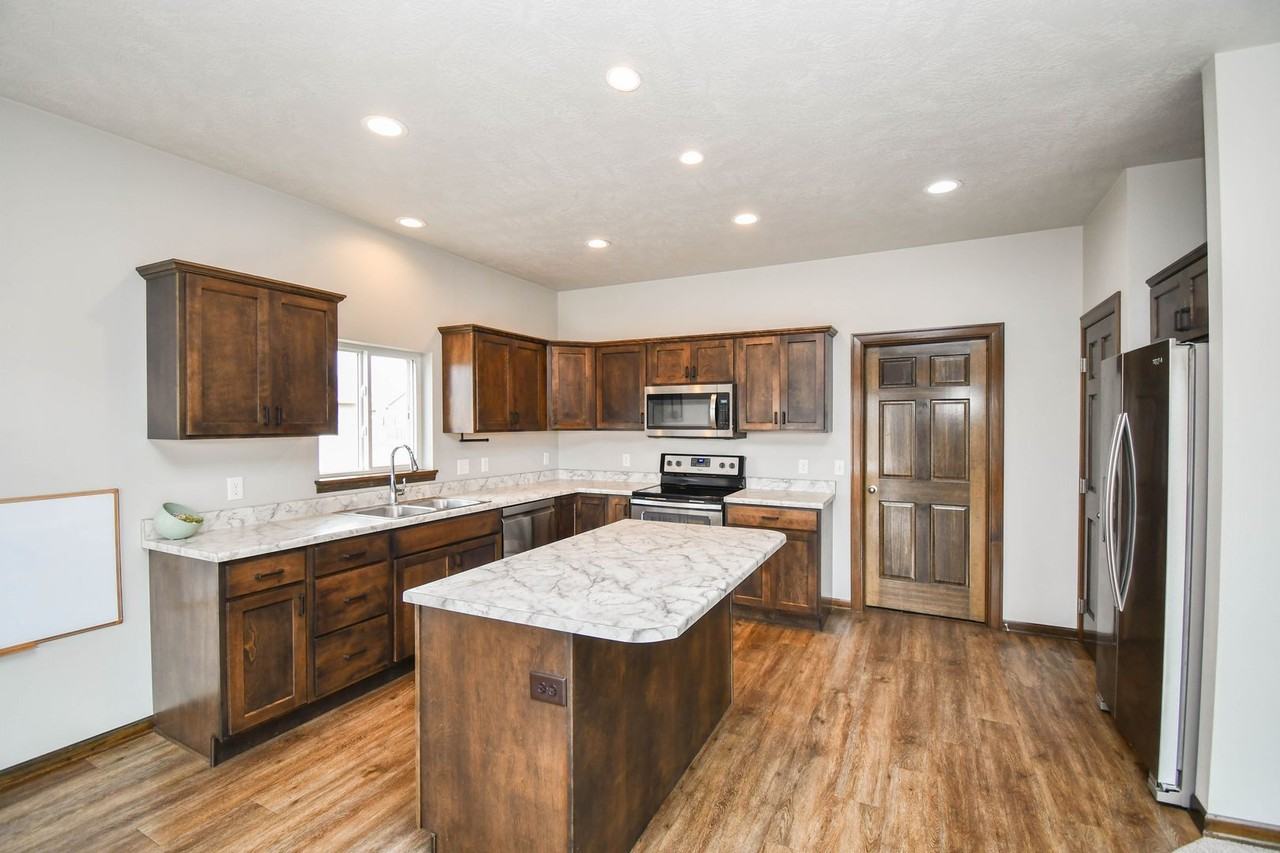 7301 E Corinth St - Photo 5 of 50