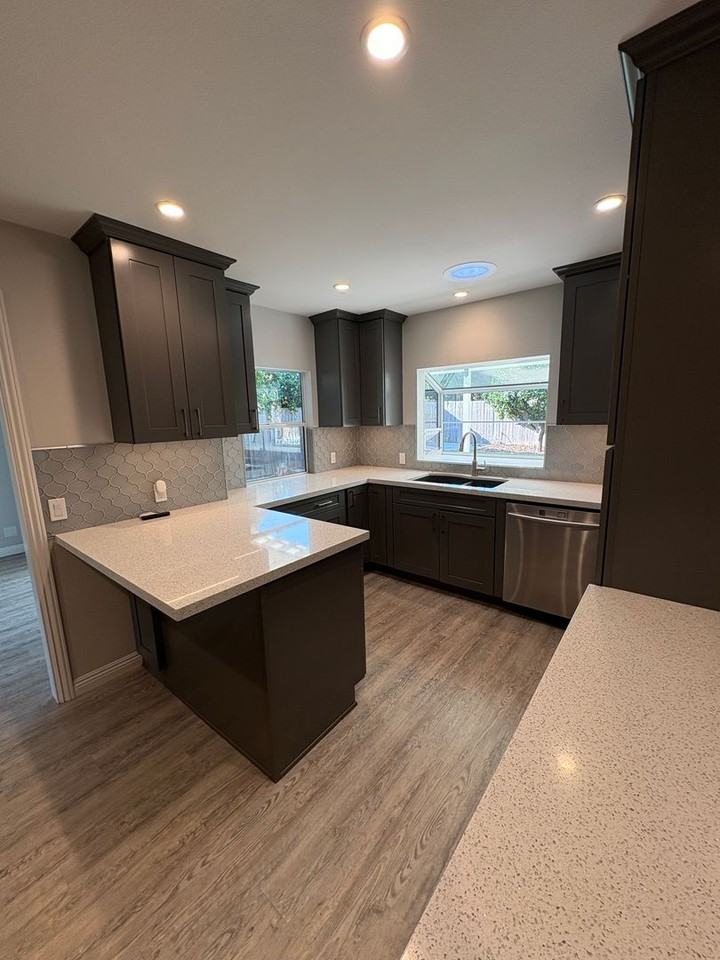 379 Nevada Ave - Photo 5 of 43