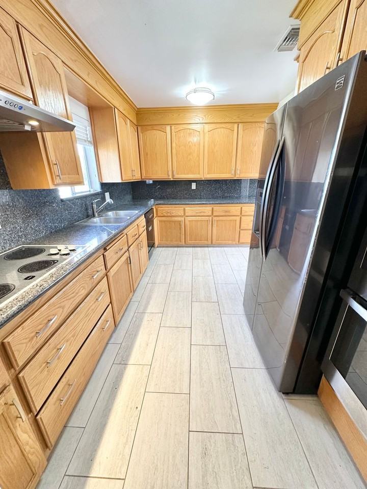 2230 Josie Ave - Photo 3 of 35