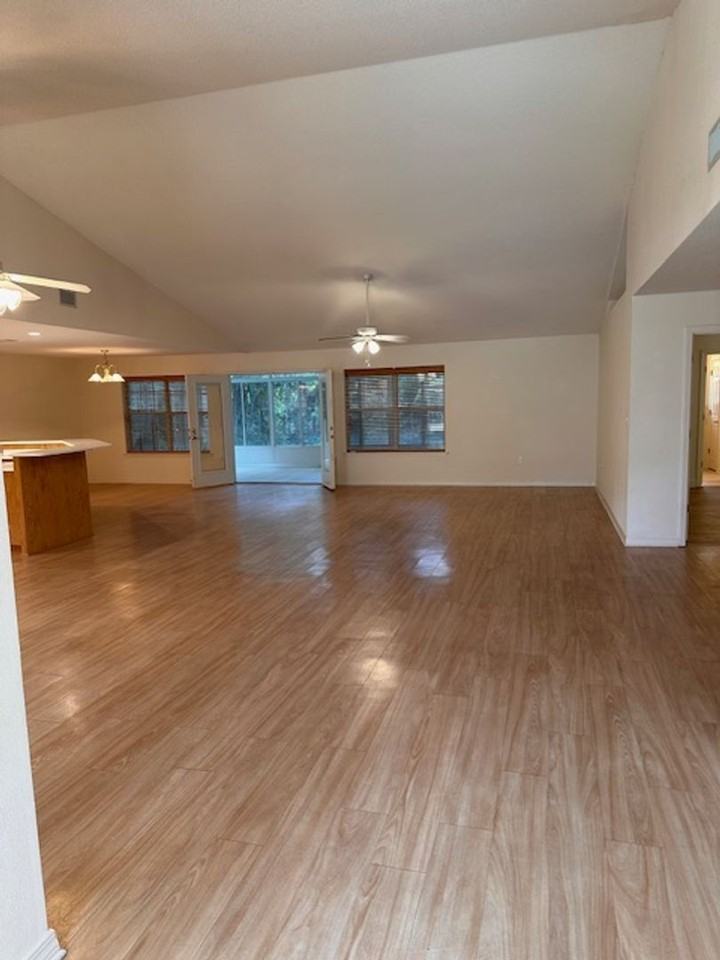 1343 Ashford Dr - Photo 5 of 38