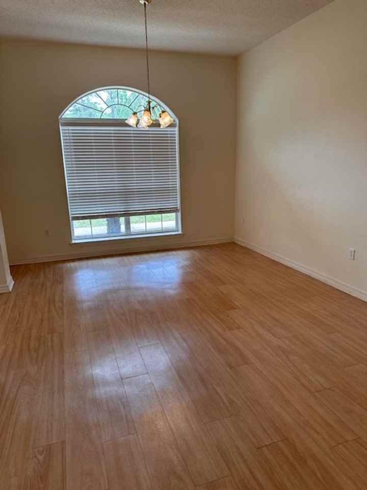 1343 Ashford Dr - Photo 6 of 38