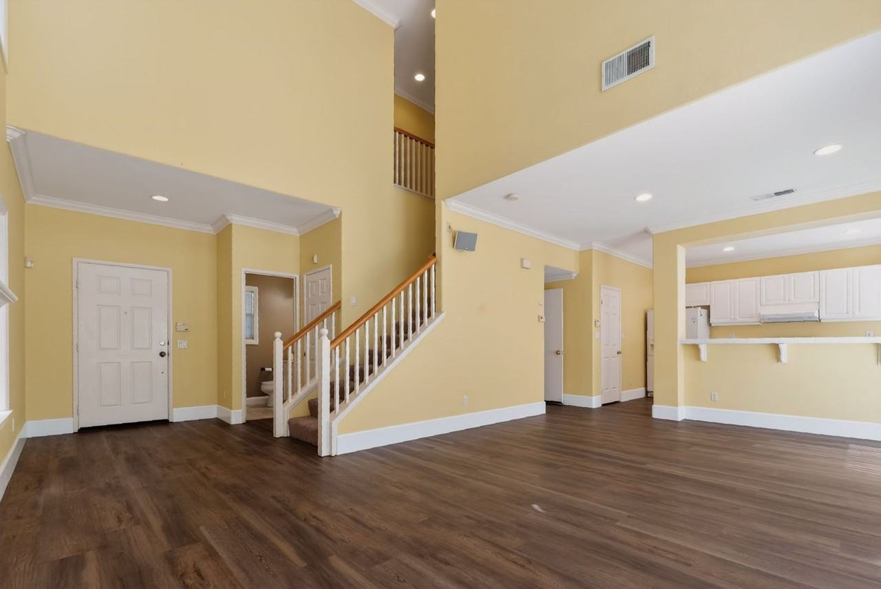 10009 Kika Ct - Photo 2 of 37