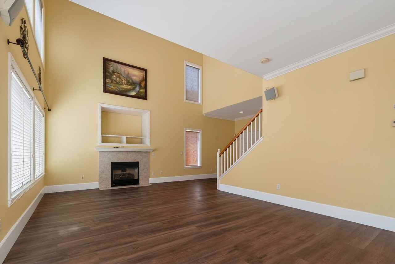 10009 Kika Ct - Photo 3 of 37