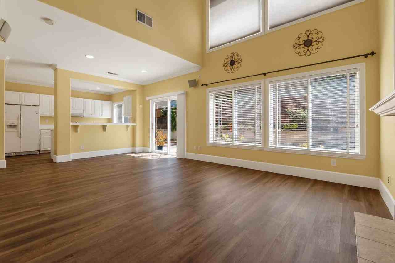 10009 Kika Ct - Photo 6 of 37